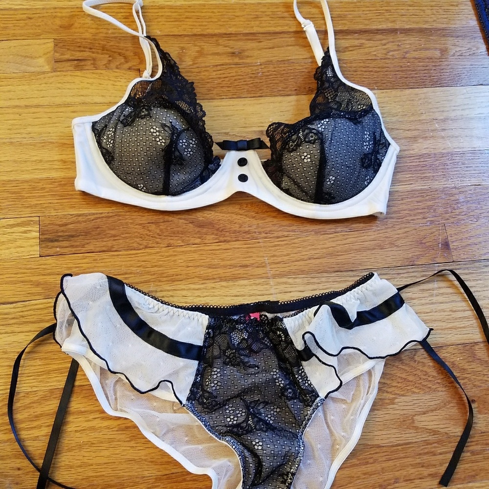 Cosmopolitan 34b top and small bottoms
